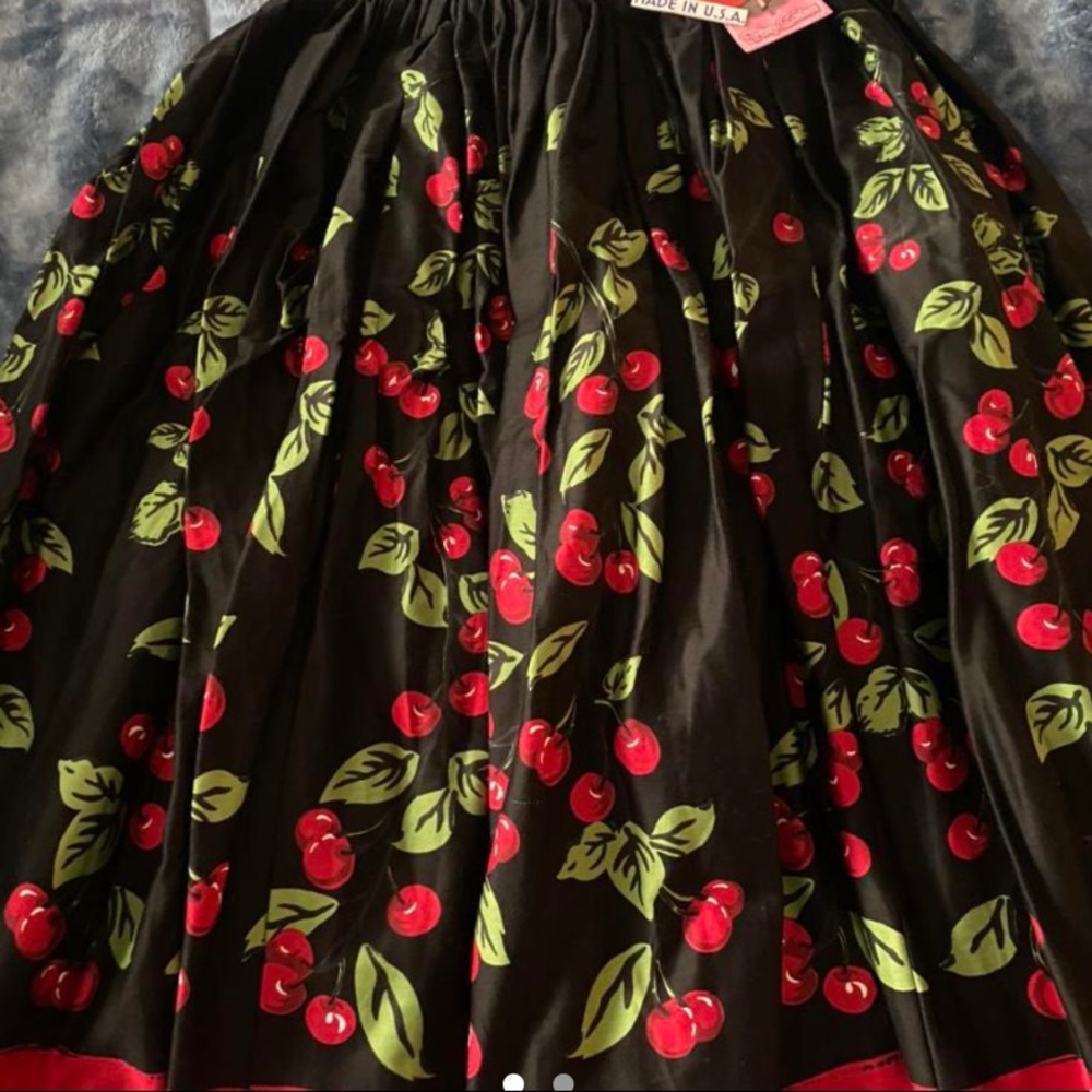 #Full circle #cherry print #pinup